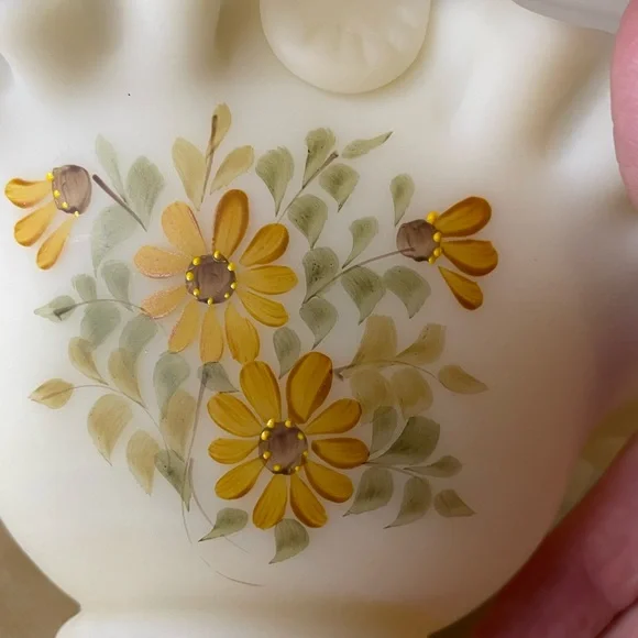 Fenton Satin Custard Glass Ruffled Glass Basket - Hand Painted & Signed - Picture 8 of 13